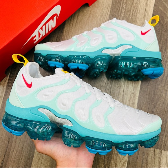 Nike Shoes - Nike Air Vapormax Plus
